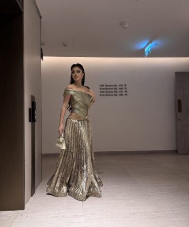 Metallic set